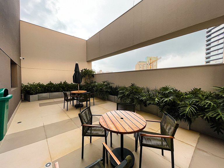 Com varanda e Rooftop com piscina