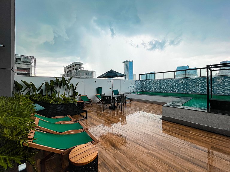 Com varanda e Rooftop com piscina