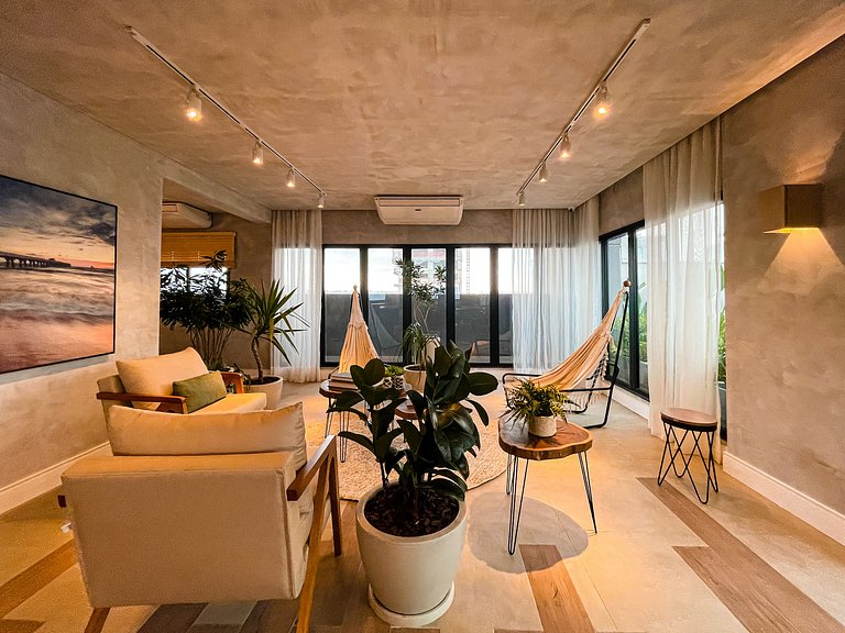 Com varanda e Rooftop com piscina