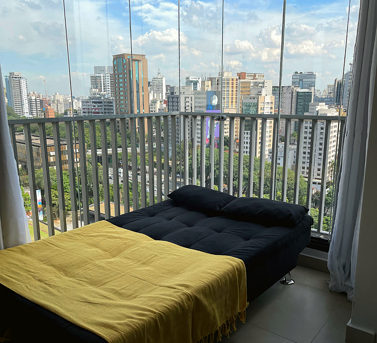 Ao lado Hosp Oswaldo Cruz, com piscina e garagem