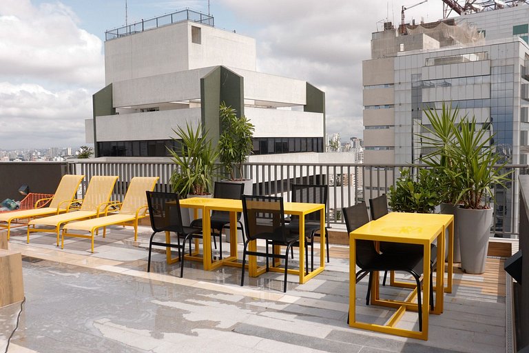 Ao lado Hosp Oswaldo Cruz, com piscina e garagem