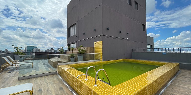 Ao lado Hosp Oswaldo Cruz, com piscina e garagem
