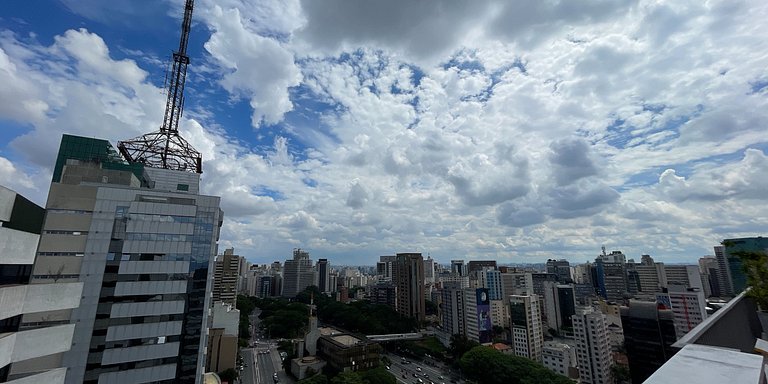 Ao lado Hosp Oswaldo Cruz, com piscina e garagem