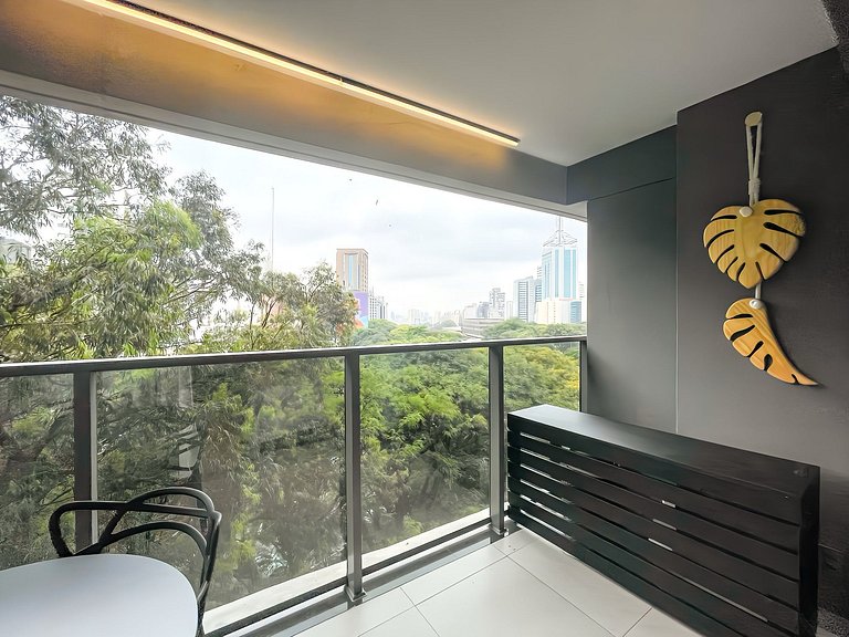 Elegante, piscina e estacionamento pago, prox. Paulista