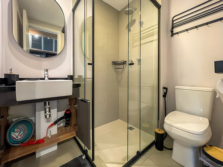 Elegante, piscina e estacionamento pago, prox. Paulista