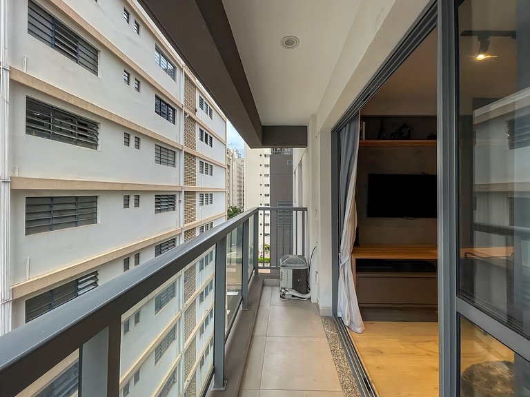 Garagem e piscina nos Jardins Paulistas