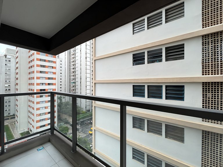 Garagem e piscina nos Jardins Paulistas