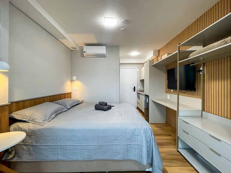 Conforto e elegância, com piscina e metro ao lado