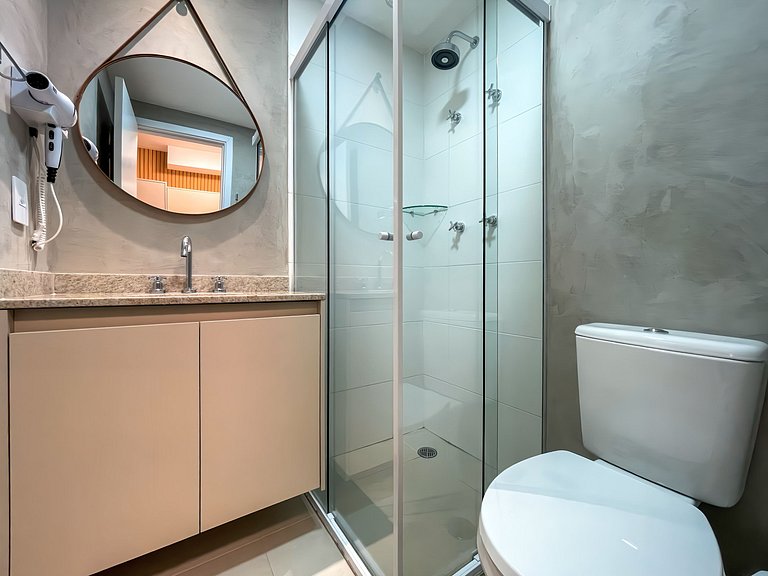 Conforto e elegância, com piscina e metro ao lado