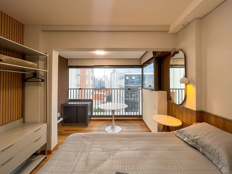Conforto e elegância, com piscina e metro ao lado