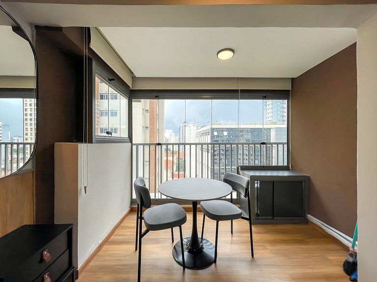Home office, varanda e piscina na Vila Mariana