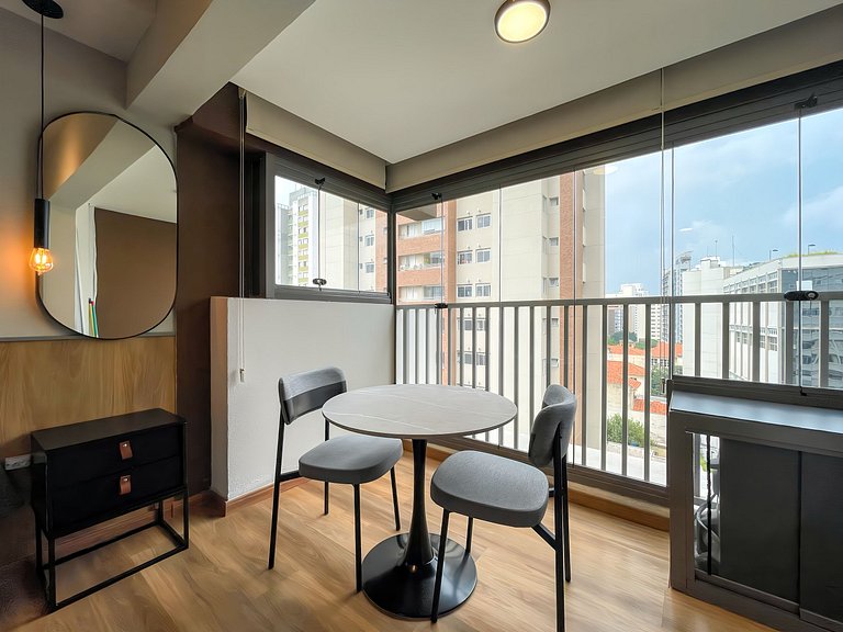Home office, varanda e piscina na Vila Mariana