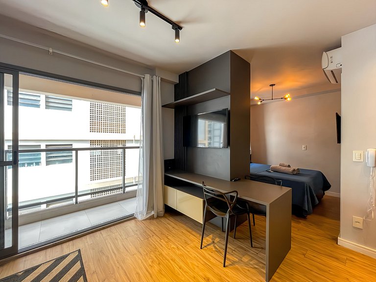 With garage and rooftop, next to Av Paulista!