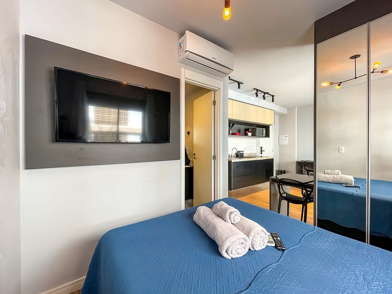 With garage and rooftop, next to Av Paulista!