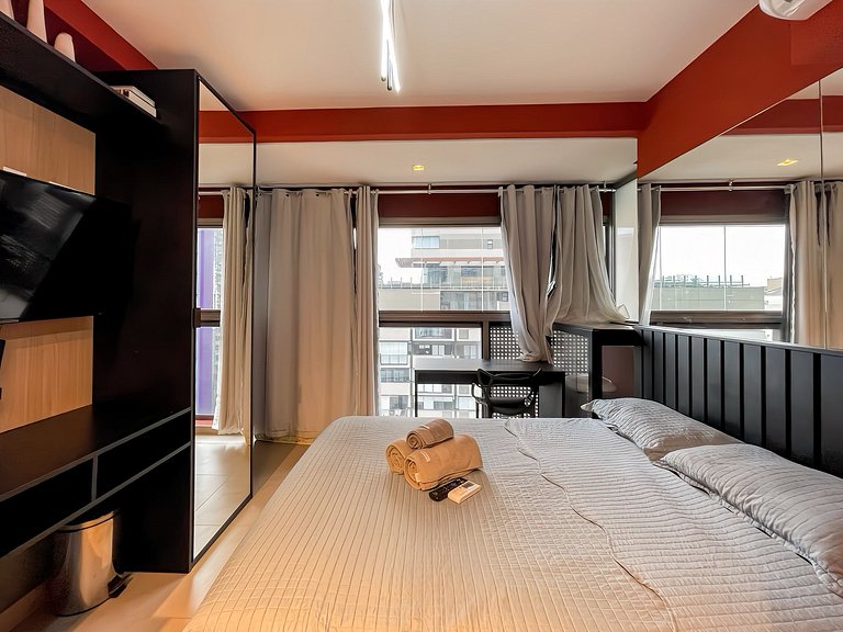 Belíssimo Studio com home office na Oscar Freire