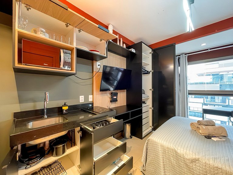 Belíssimo Studio com home office na Oscar Freire