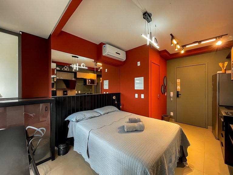 Belíssimo Studio com home office na Oscar Freire