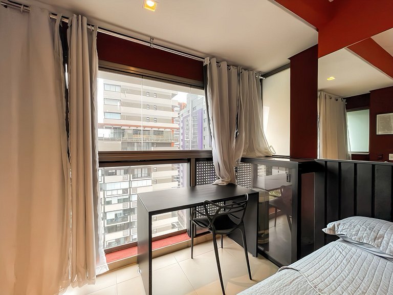 Belíssimo Studio com home office na Oscar Freire