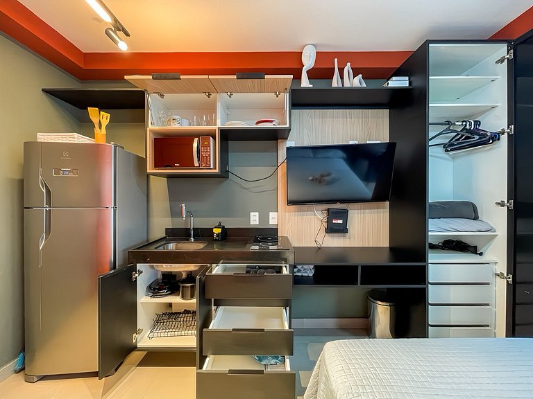 Belíssimo Studio com home office na Oscar Freire